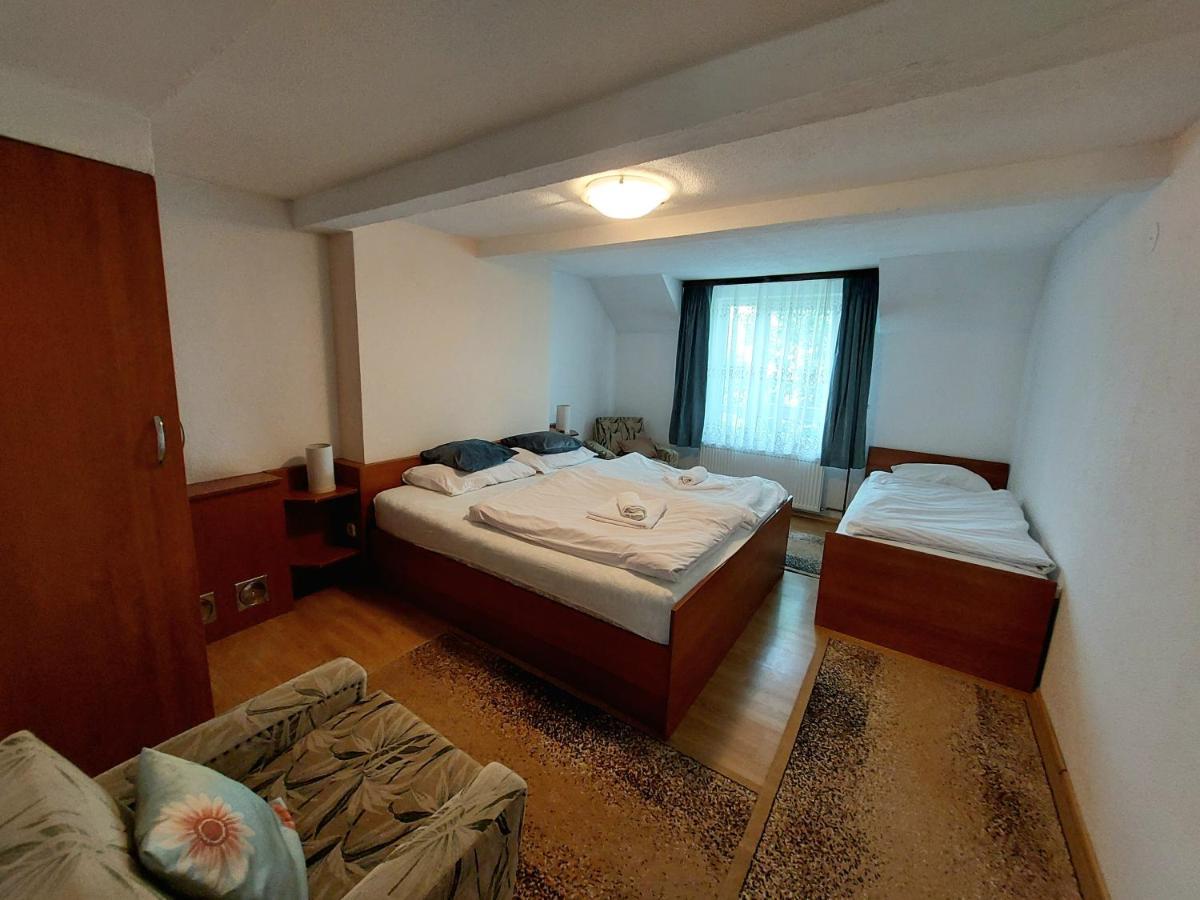 Apartments & Rooms Velebit Lovinac  Exterior foto