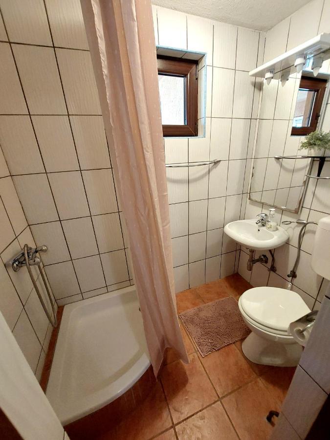 Apartments & Rooms Velebit Lovinac  Exterior foto