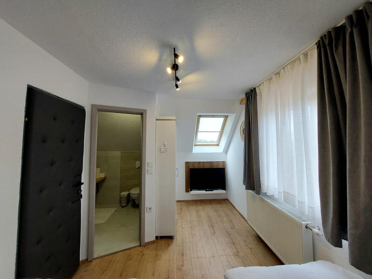 Apartments & Rooms Velebit Lovinac  Exterior foto