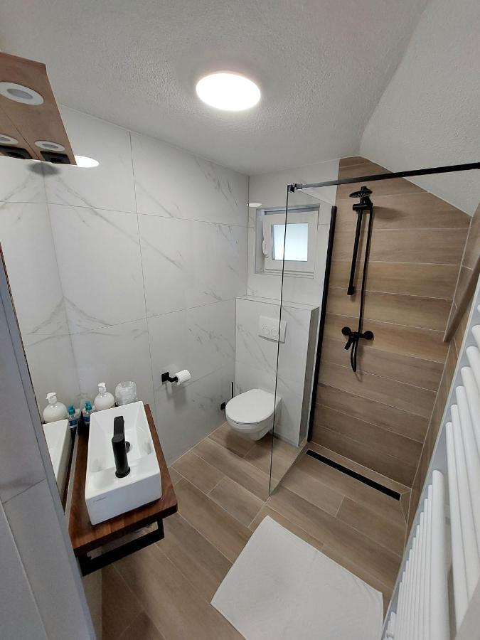 Apartments & Rooms Velebit Lovinac  Exterior foto