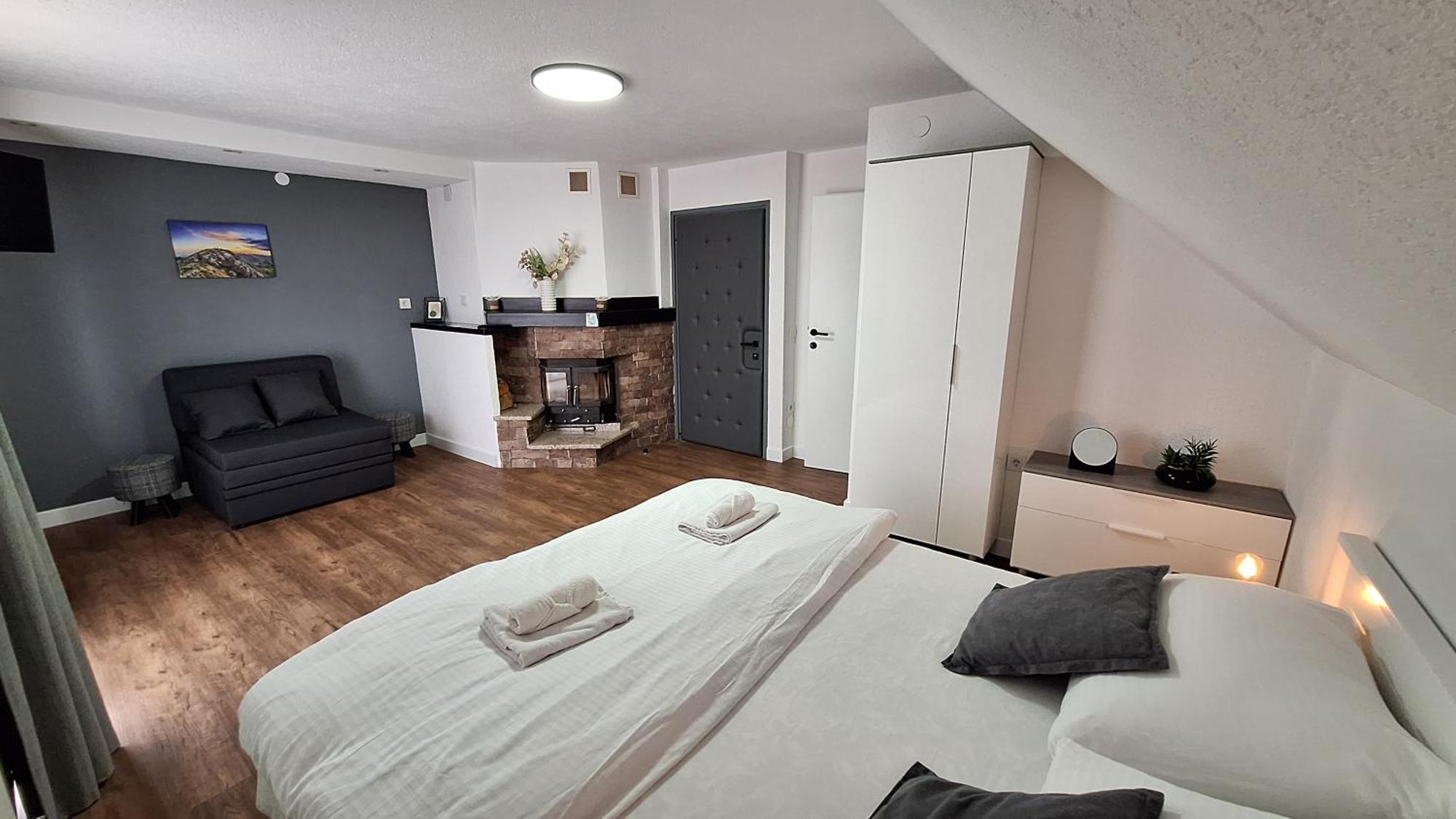 Apartments & Rooms Velebit Lovinac  Exterior foto